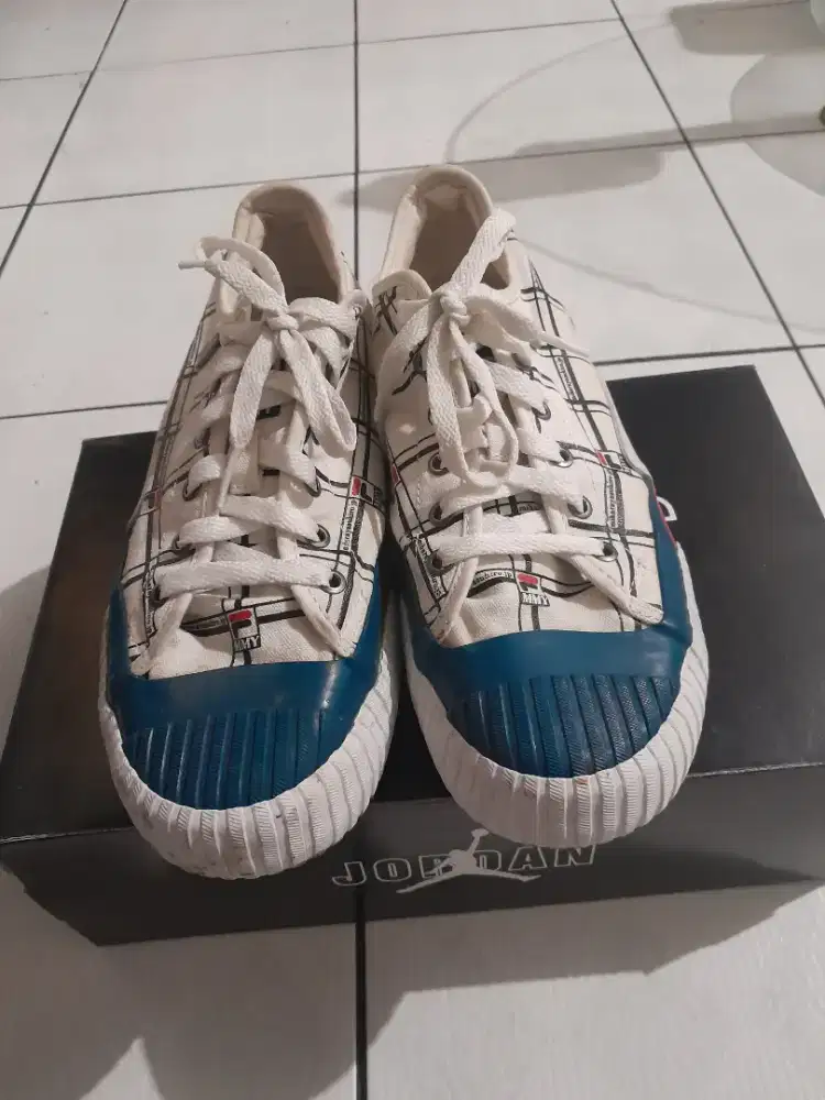 Sepatu Fila Collab