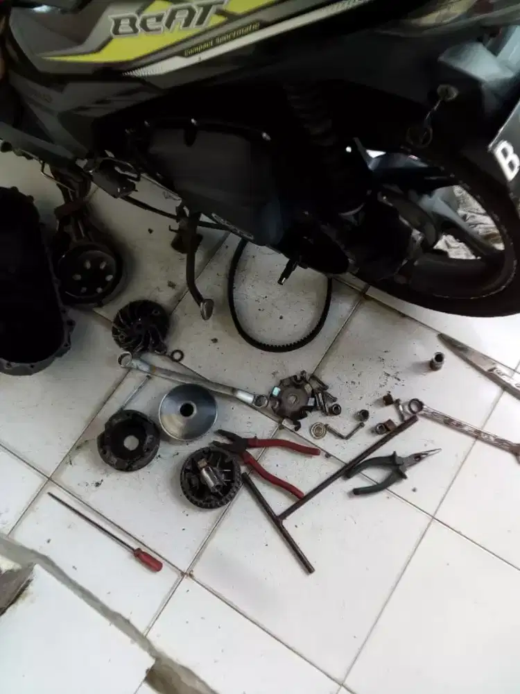 Mekanik panggilan Dan Tukang kebun