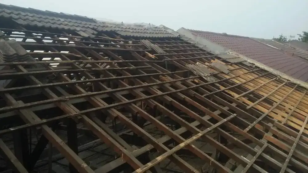 Baja ringan rapi terpasang