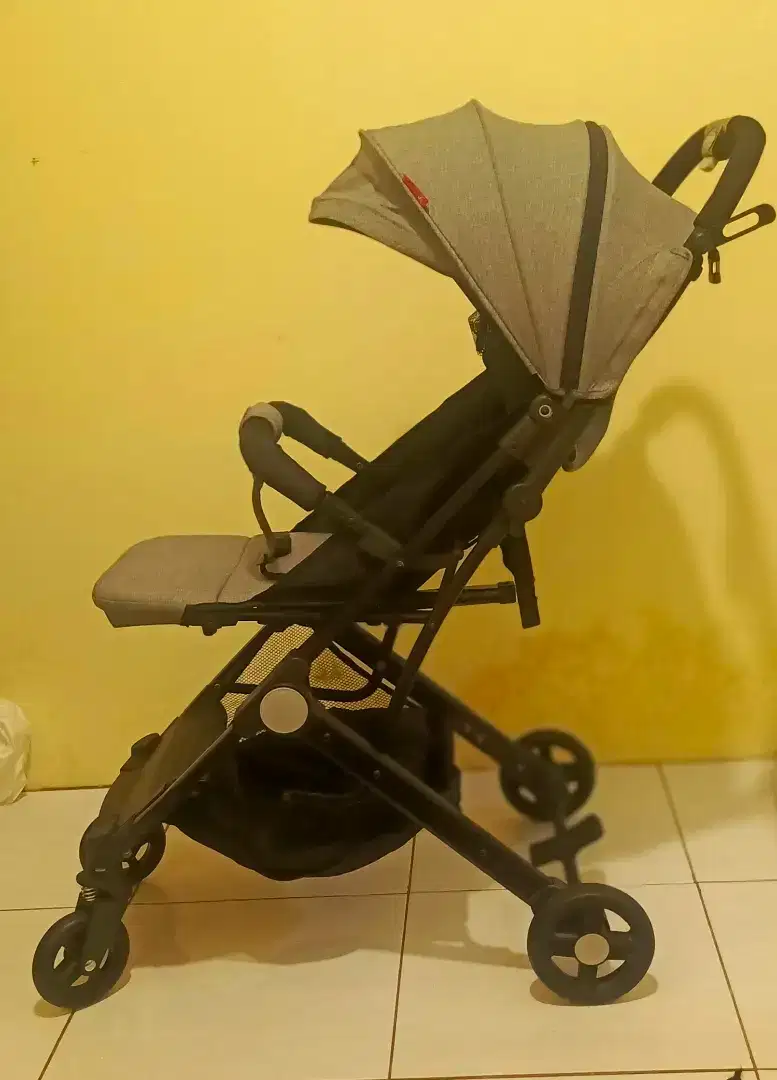 Stroller bisa di lipat.