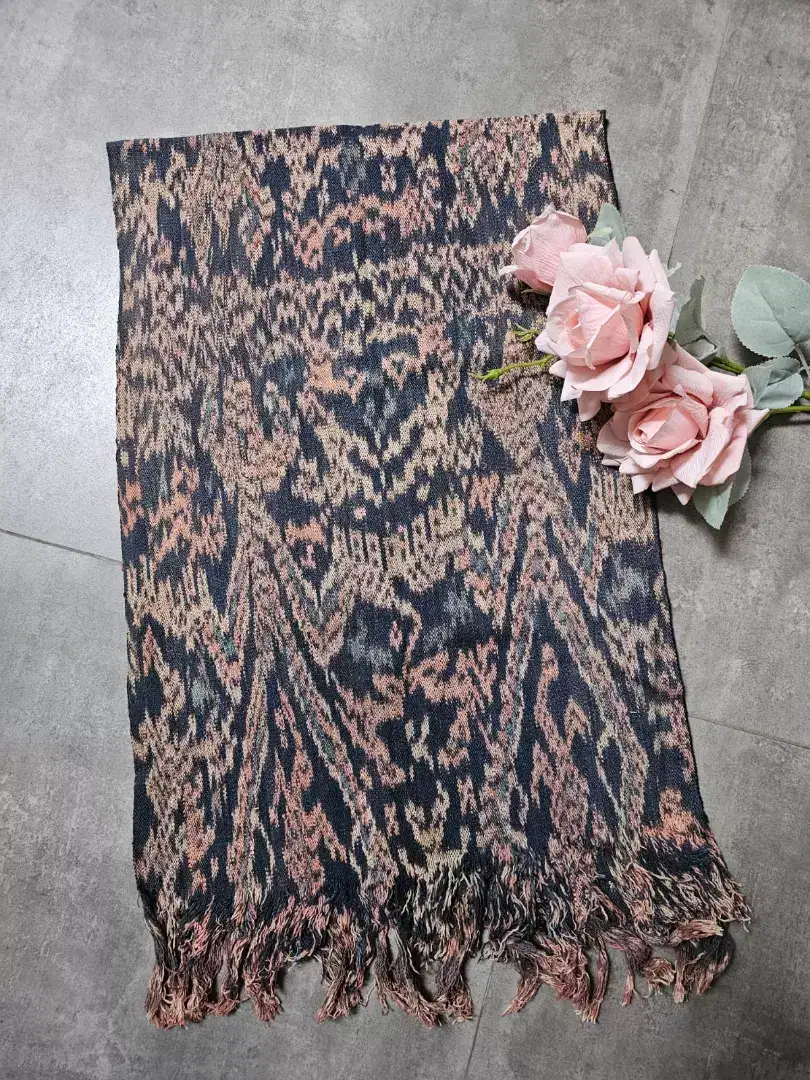 Selendang  kain tenun handmade