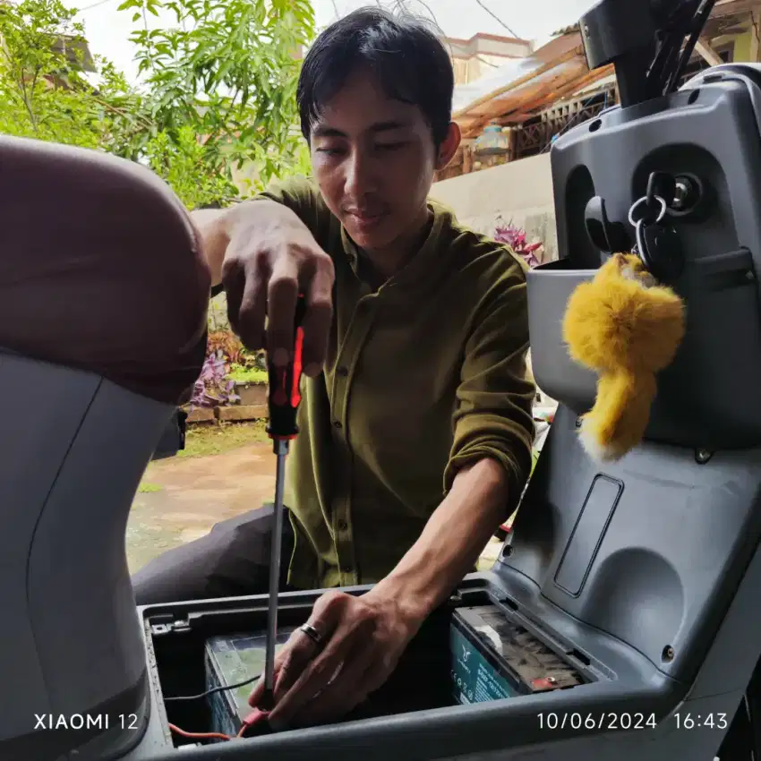 SERVICE SEPEDA DAN MOTOR LISTRIK