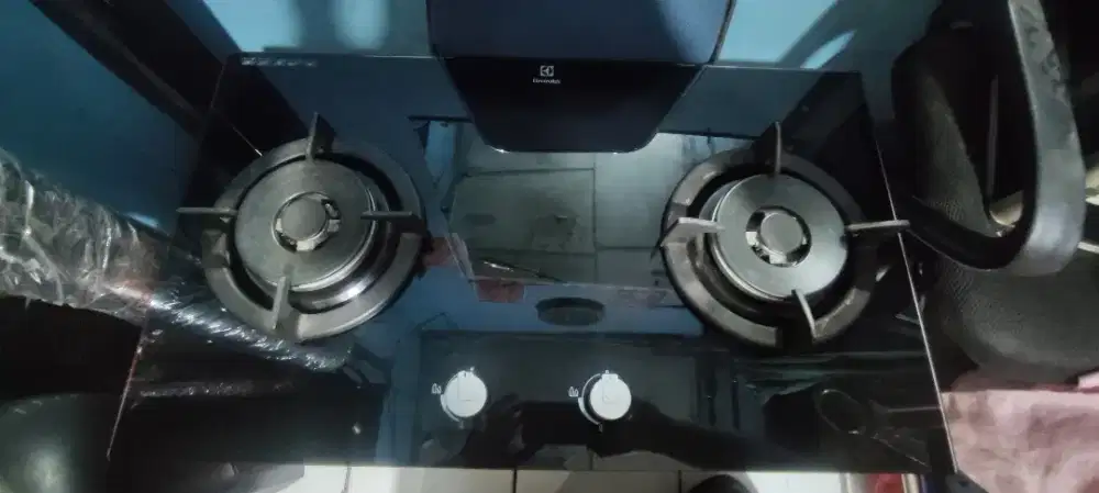 KOMPOR TANAM KACA 2 TUNGKU MERK ELECTROLUX EGT7627CK