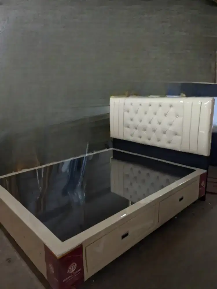 DIVAN/DIPAN SANDARN MINIMALIS