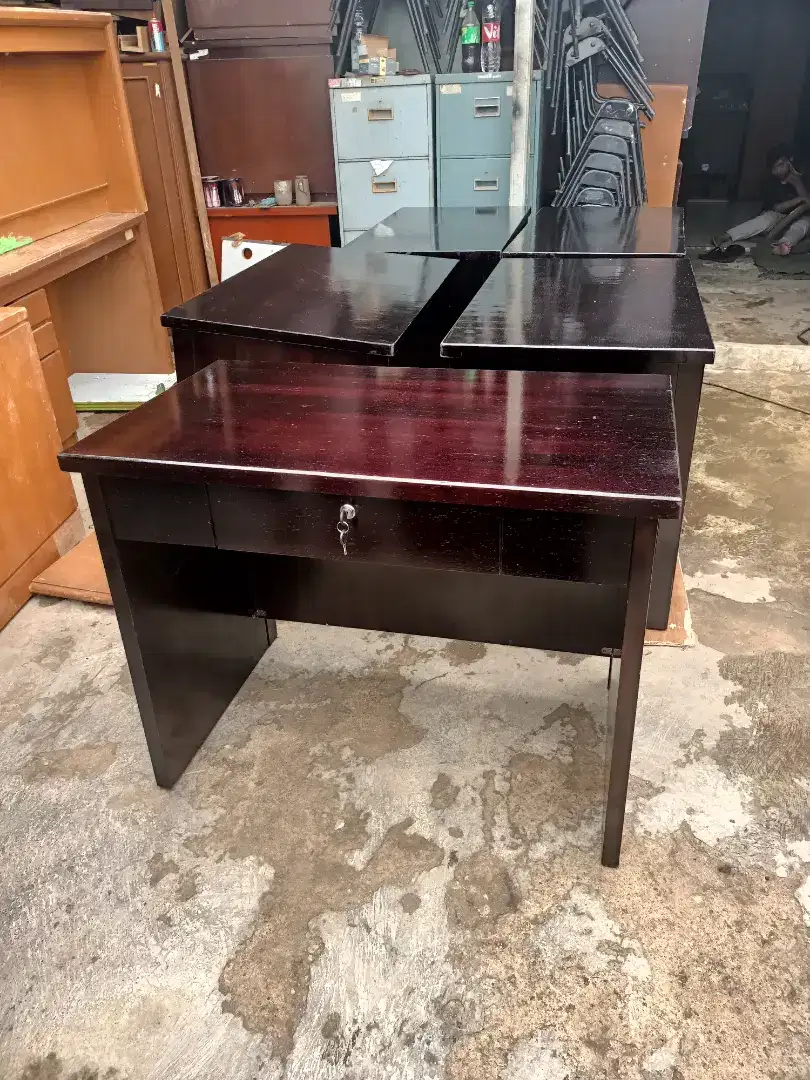 Meja kerja ukuran 100 x 60