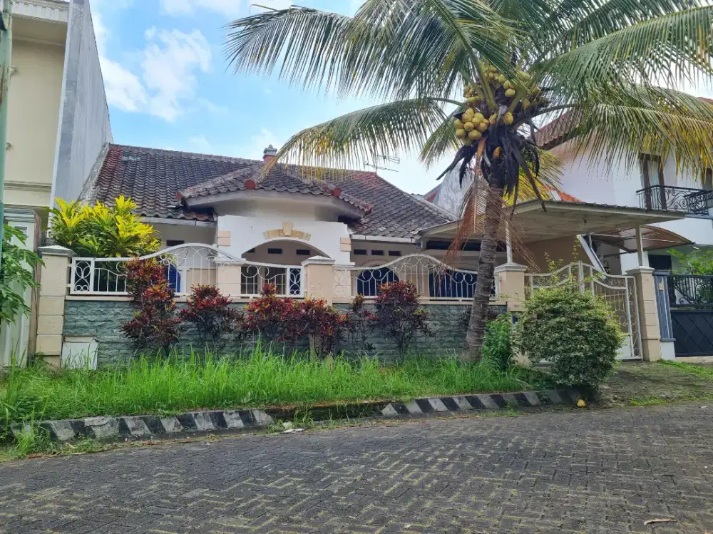 Hunian Luas 240 m2 di Kawasan Elite Perumahan Araya Malang