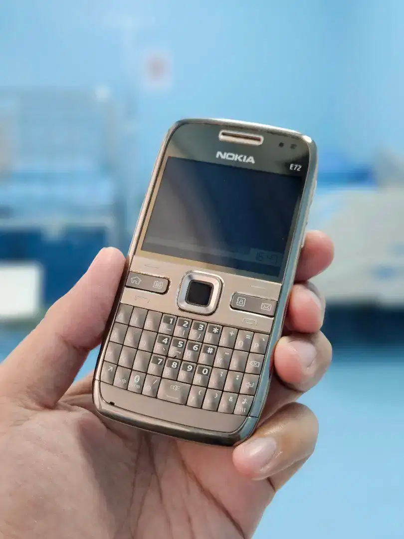 Hp Jadul Nokia E72 Gold Mulus Langka Kolektor item