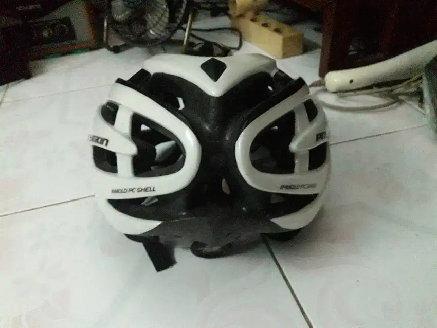 Helm sepeda POLYGON (BT / TT Oke : Baca Ket. Lengkap)