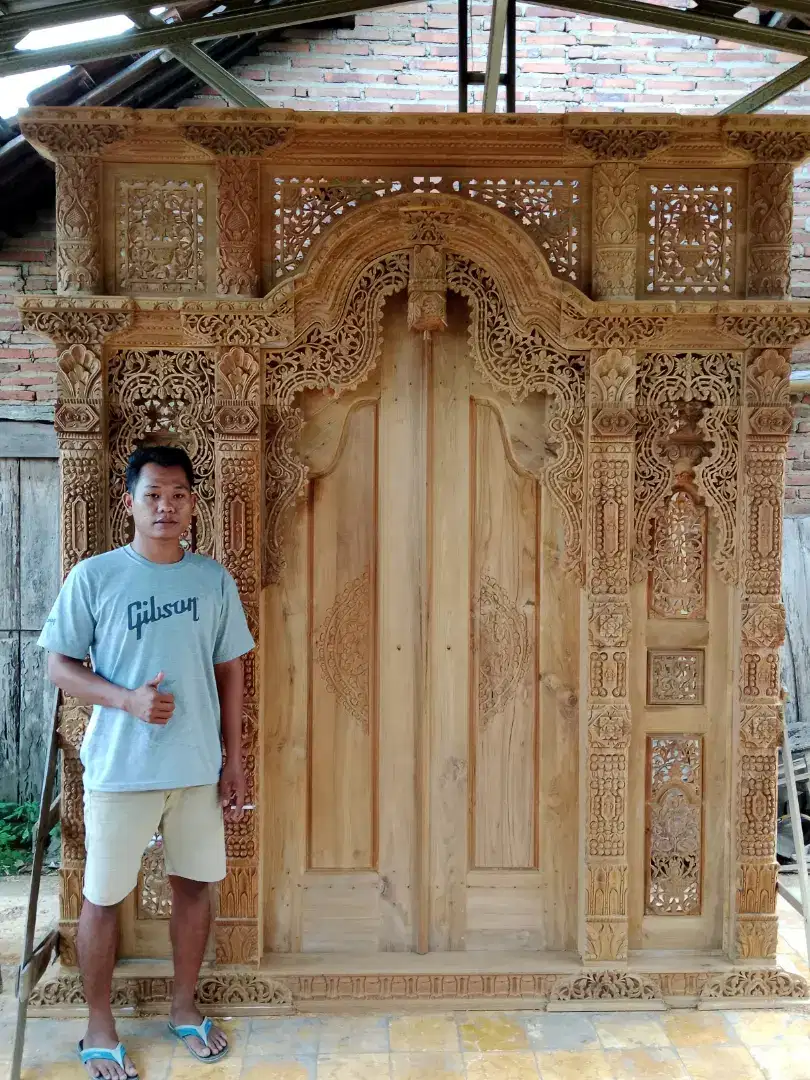 Gebyok pintu ukir