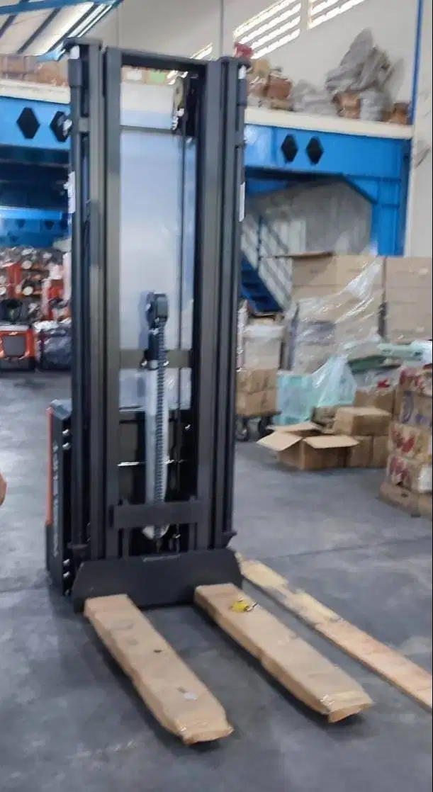 HAND STACKER ELECTRIC CAPACITY 1.6 TON TINGGI 3.4 m SAMPAI 5.3m