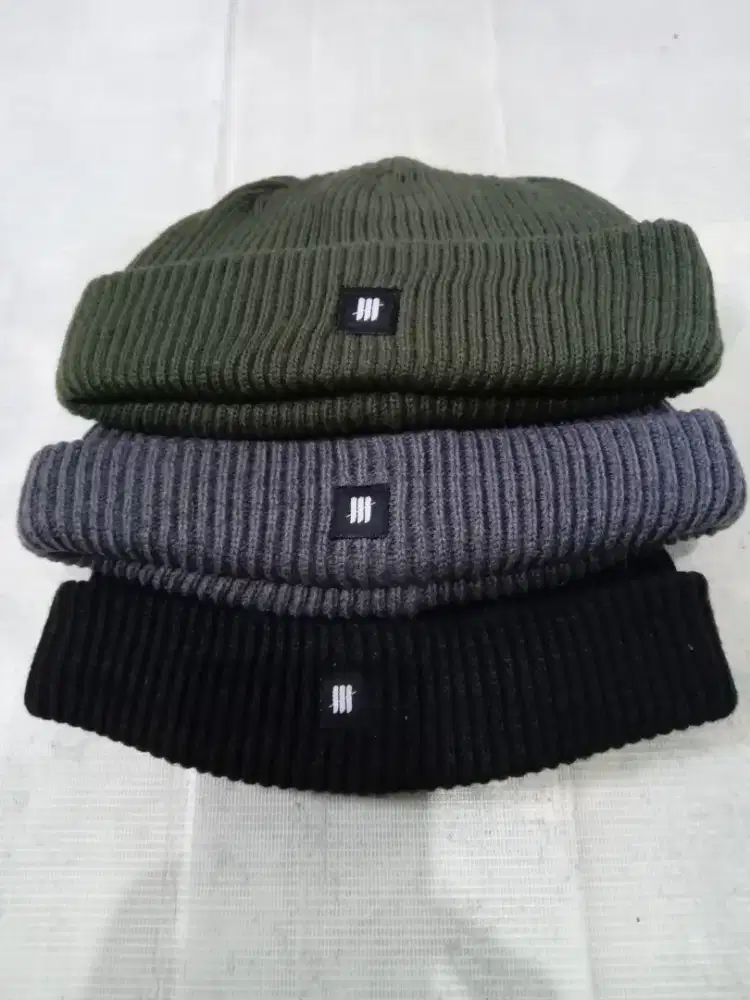 Kupluk Beanie Walkind Original Preloved 3 Pcs = 75 Ribu