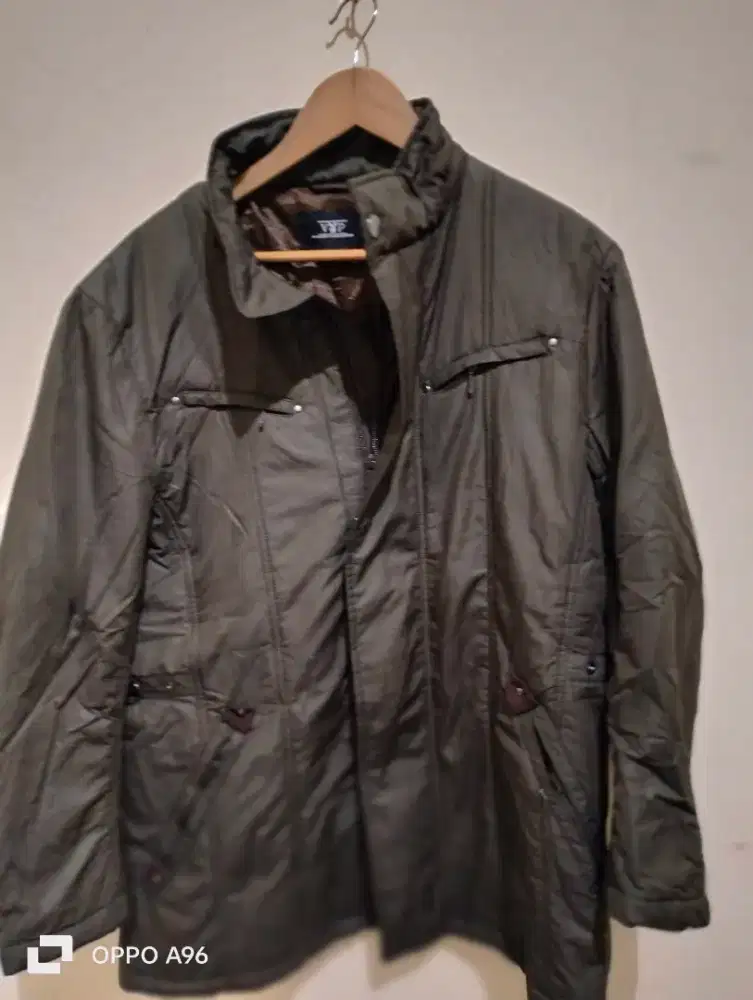 Jaket import ukuran L luar negri bahan tebal anti badai