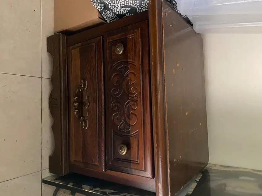Nakas dari bahan kayu, klasik kokoh