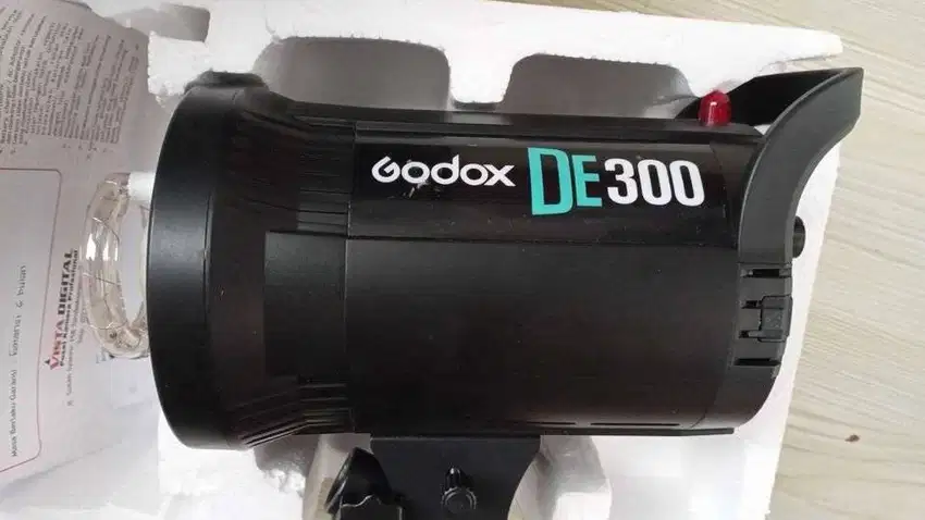 Lampu Studio GODOX DE300