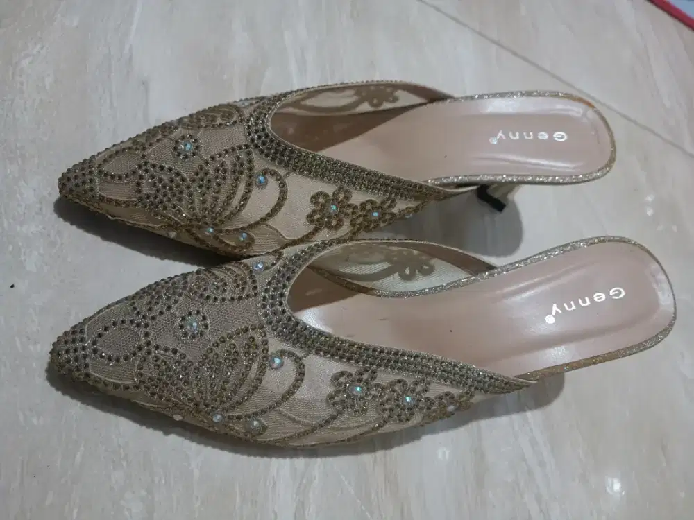 Sepatu pesta tinggi 7 cm ukuran 39