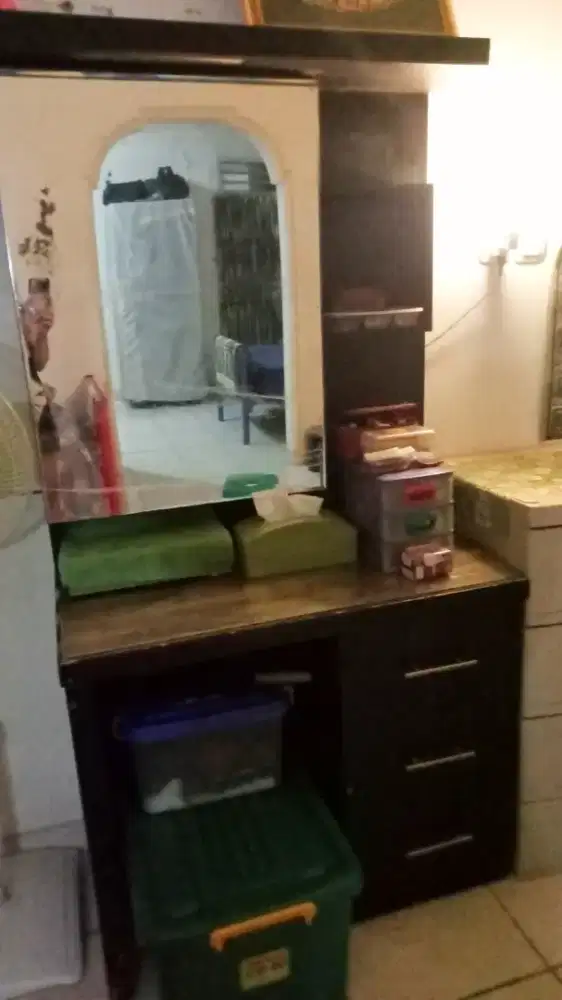 Meja rias kayu hitam