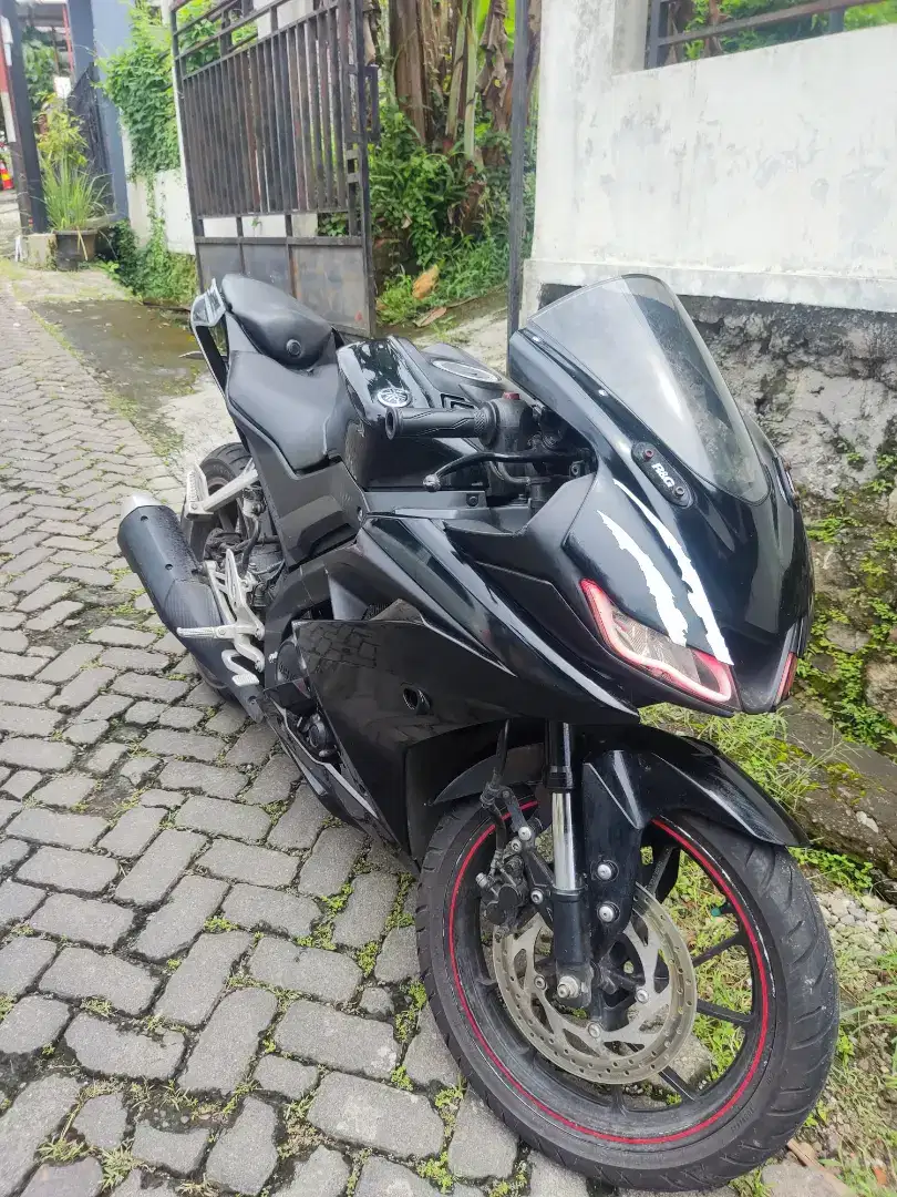 R15 V3 2018 Black Gloss SS Lengkap BPKB+STNK Pajak Panjang 2029