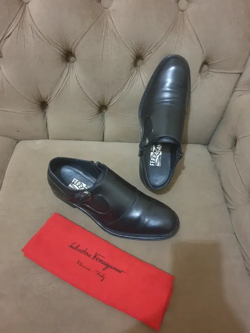 Mulus .authentic sepatu .pantofel salvatore ferragamo size 41.5