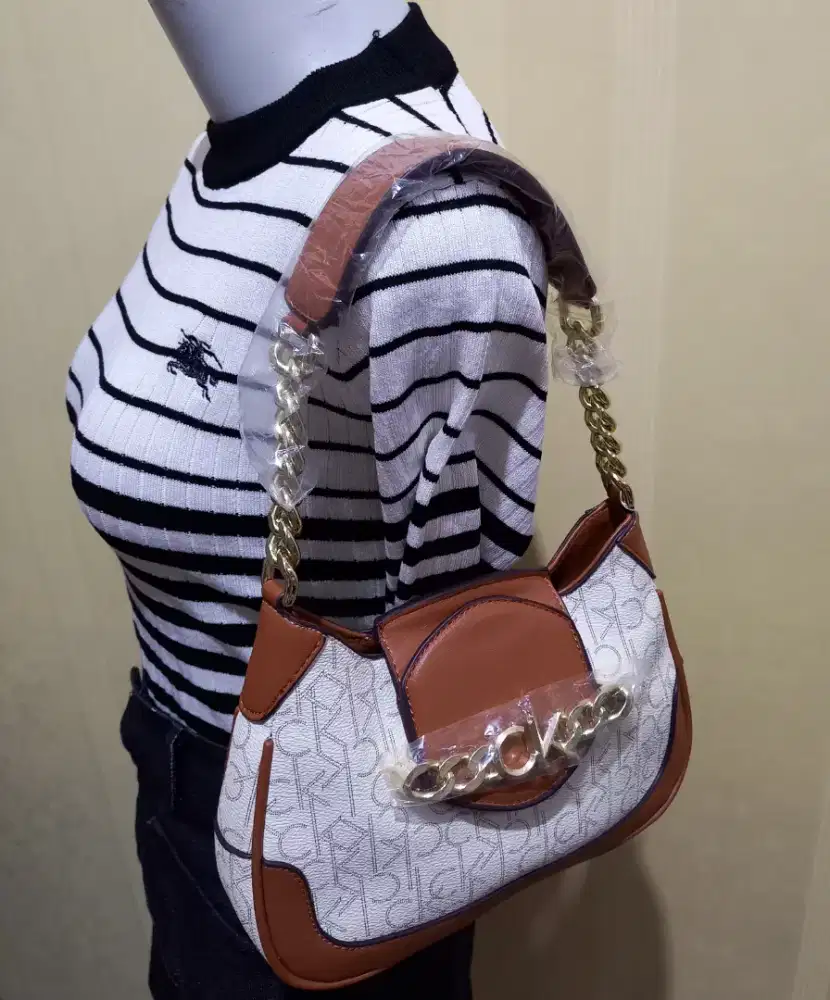 TAS PESTA HITAM SELEMPANG SLING BAG
