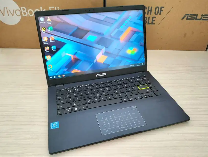 Laptop Asus E410M Seri Baru FULLDUS  SSD 128 GB RAM 4 GB Layar Full HD