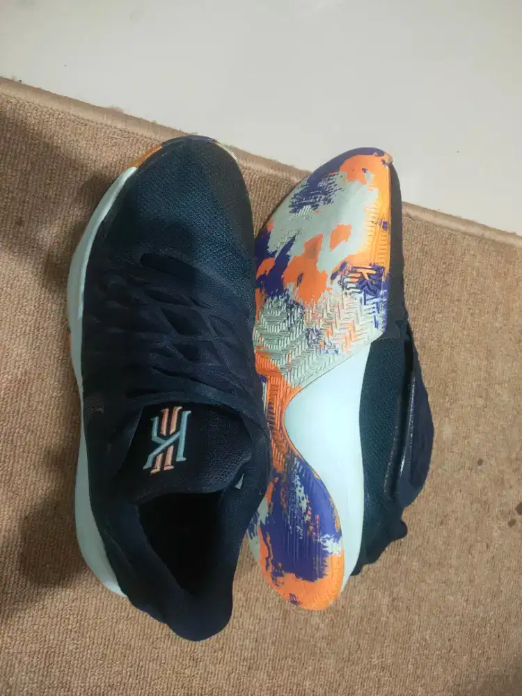 Koleksi pribadi Nike kyrio dark navy size 42,5  box kebuang