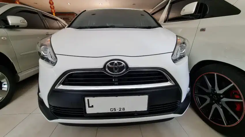 Toyota Sienta V 1.5 AT 2018