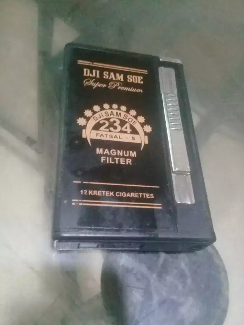 Kotak rokok lawas +api bara