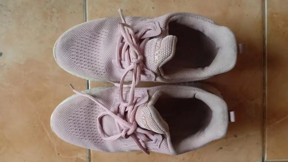 Sepatu Airwalk warna pink size 39 minus blm mandi