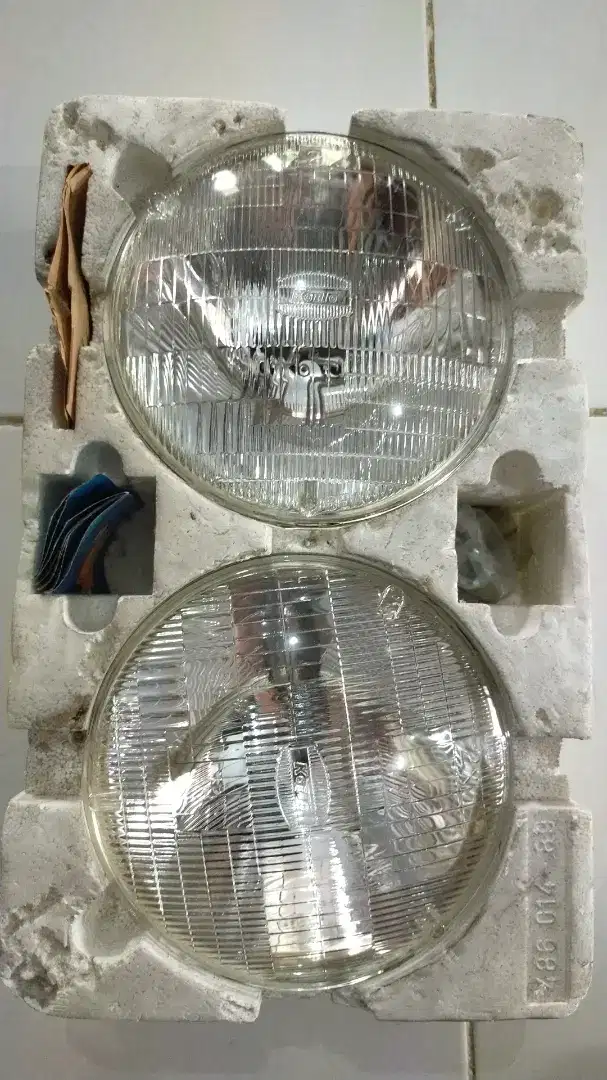 Lampu mobil koito h4