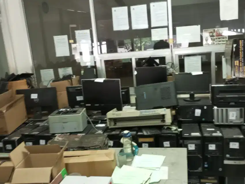 Diborong Komputer Monitor dan Laptop Bekas Kantor Segala Kondisi
