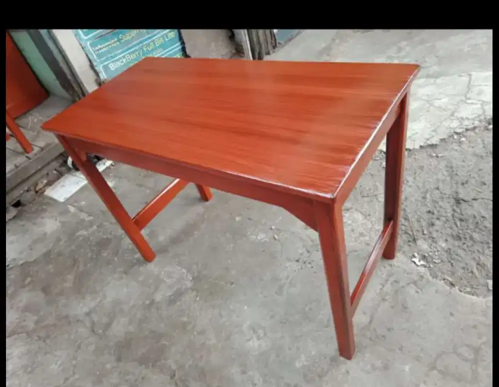 Meja tinggi serbaguna