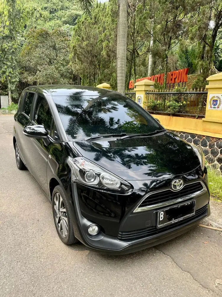 Toyota Sienta 2017 V Manual Hitam Mulus