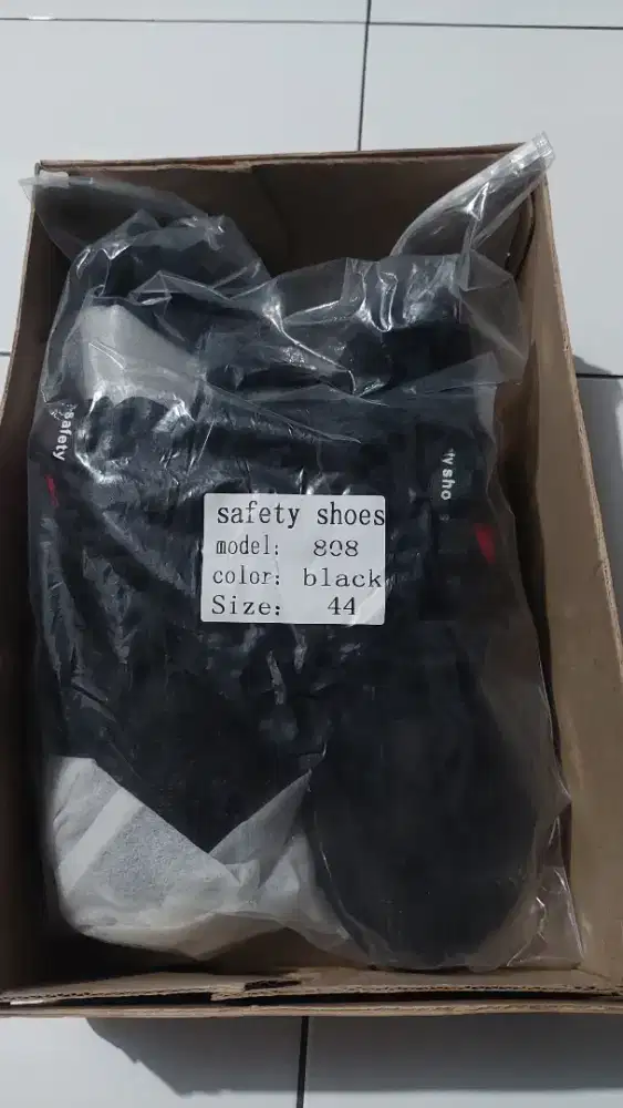 Sepatu safety shoes