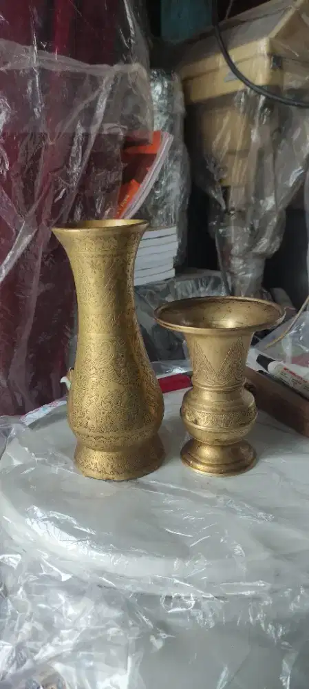 PAJANGAN VAS BUNGA BARANG ANTIK KUNINGAN