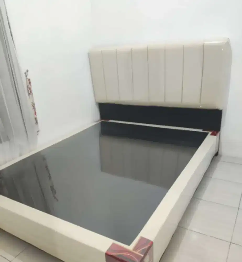 Dipan sandaran minimalis mewah modern kain bludru berkualitas