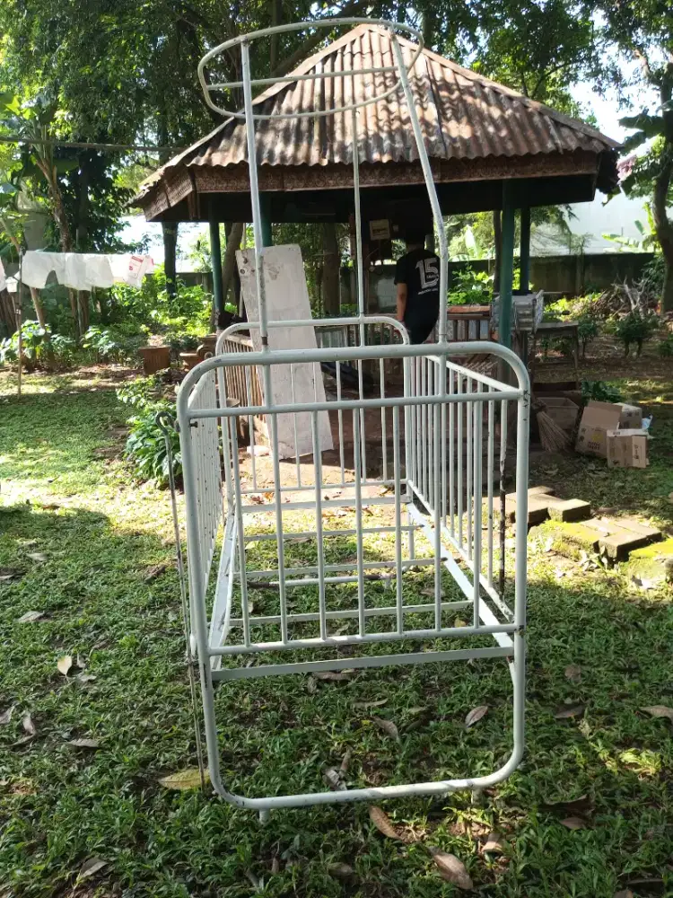 tempat tidur bayi