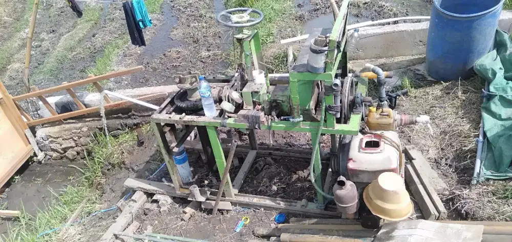 Tukang sumur bor, pompa air, tandon air.