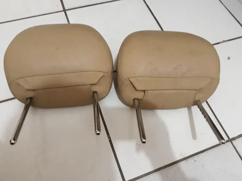 Head rest toyota fortuner