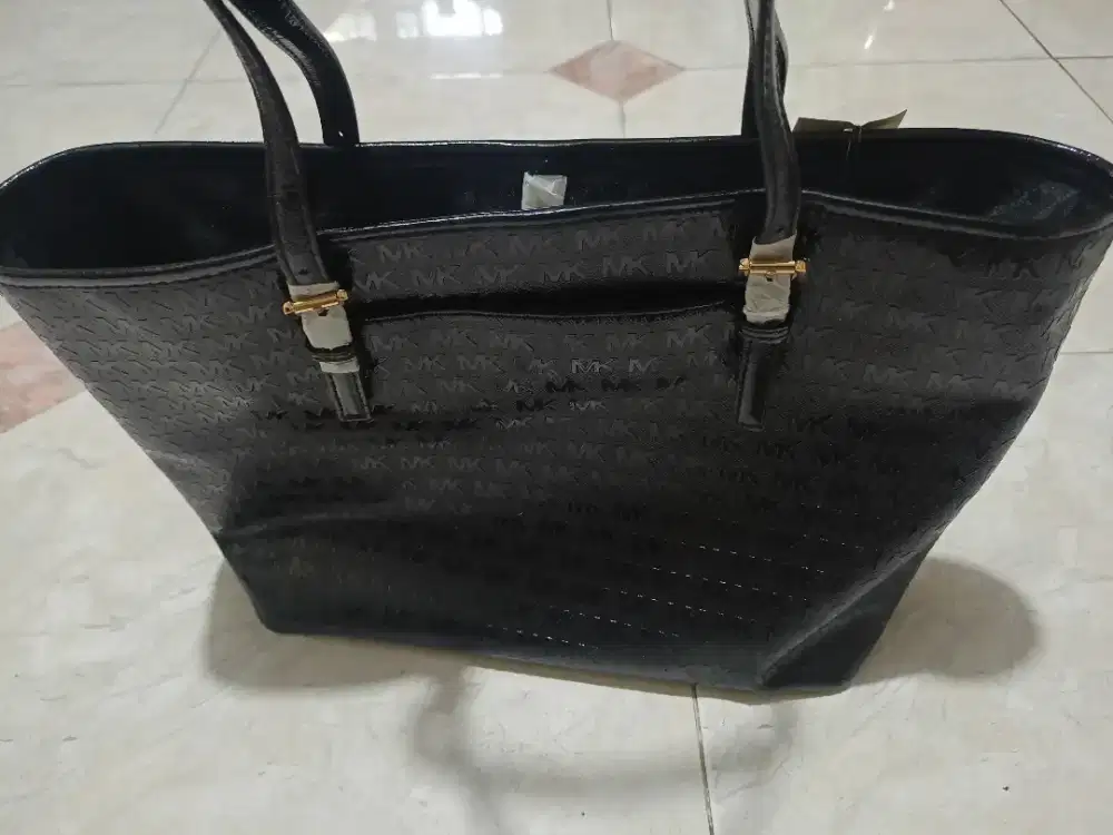Tas Wanita merk Michael Kors