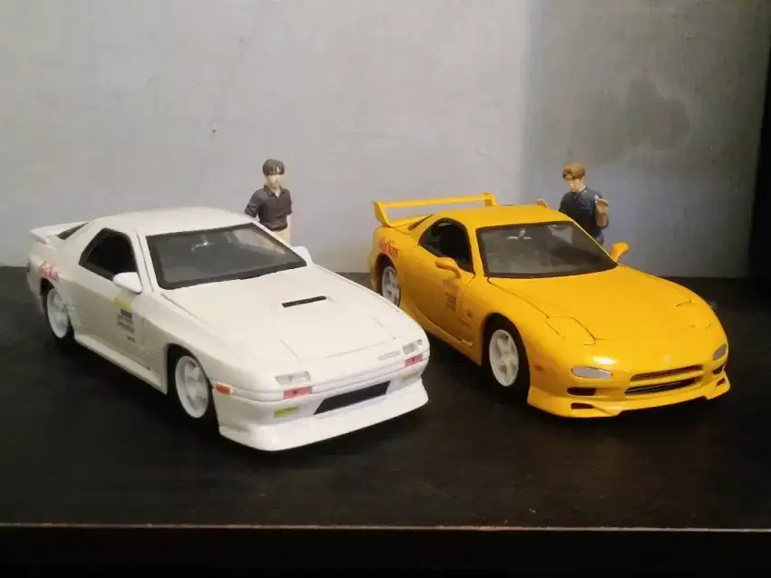 Die Cast Initial D Red Suns
Takahashi's RX7 FC3S & FD3S