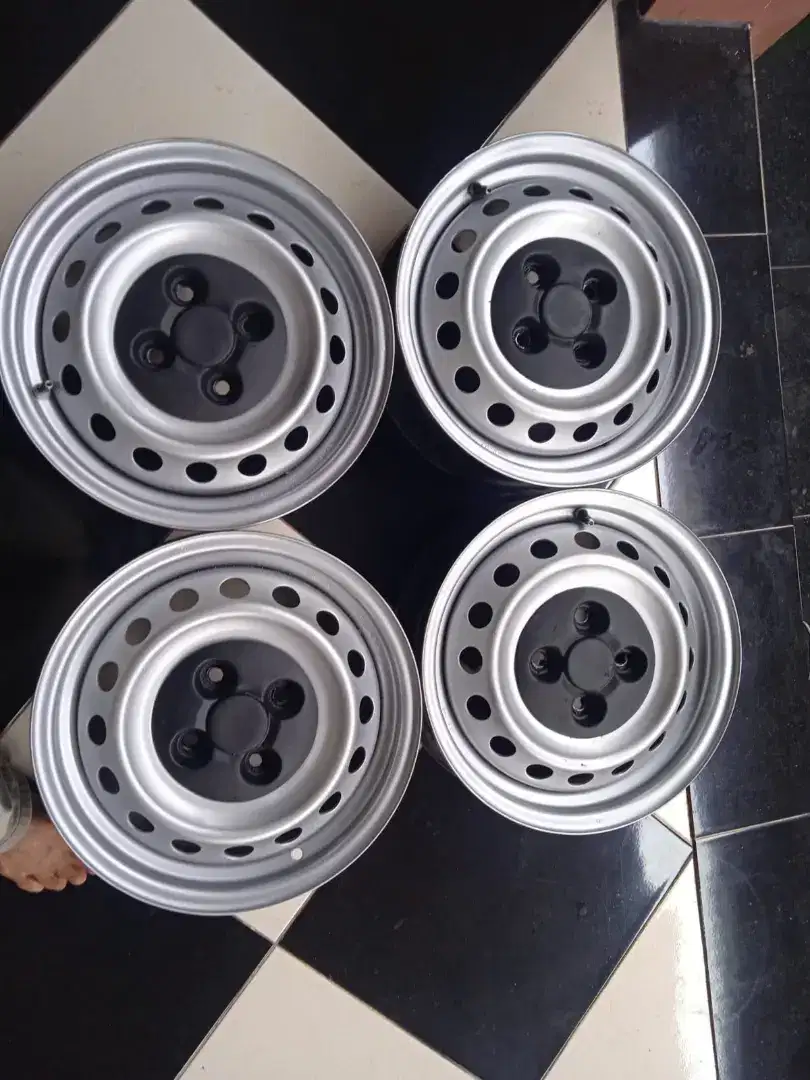 Velg kaleng 14 pcd 4x100 beserta dop yaris agya sigra karimun