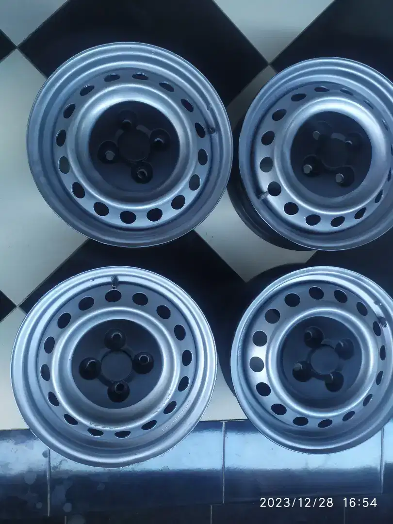 Velg 14 kaleng sigra brio yaris 4x100 dop baru