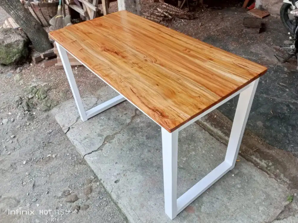 Meja komputer custom