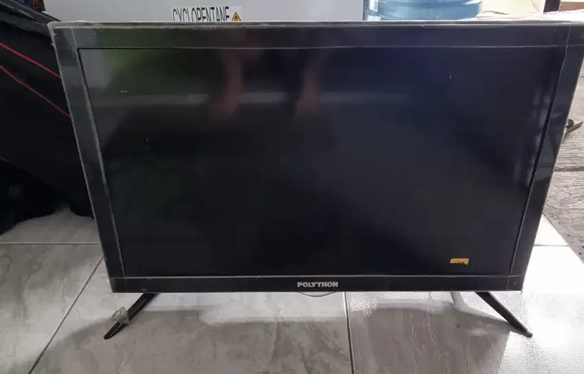 TV POLYTRON 24 (JARANG DIPAKAI)