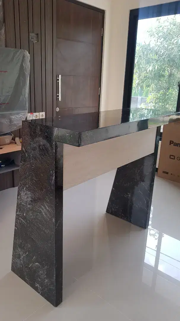 Meja bar minimalis