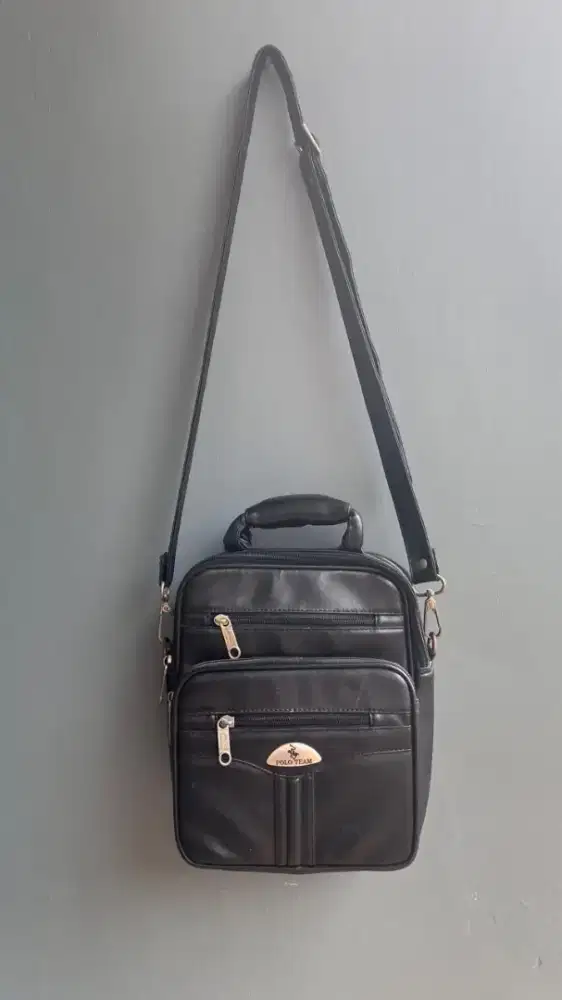 Polo Team warna hitam