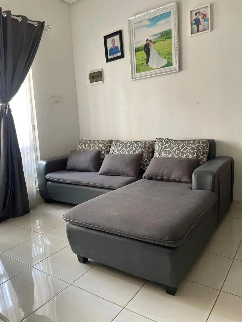 Sofa L in grey color / abu