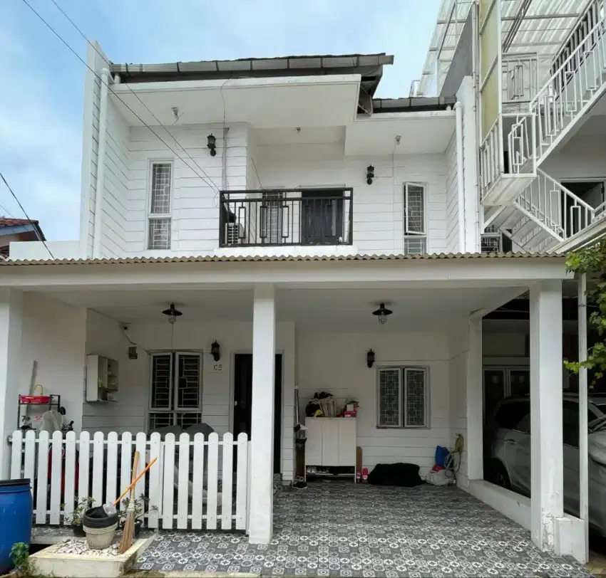 Rumah cantik 2lantai dekat stasiun sudimara