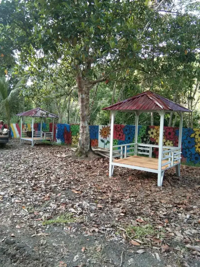 Gazebo lantai triplek