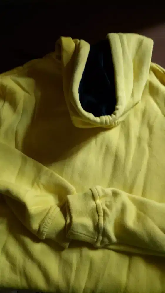 Uniqlo hoodie jaket valentino rossi (vr46). Tag motogp